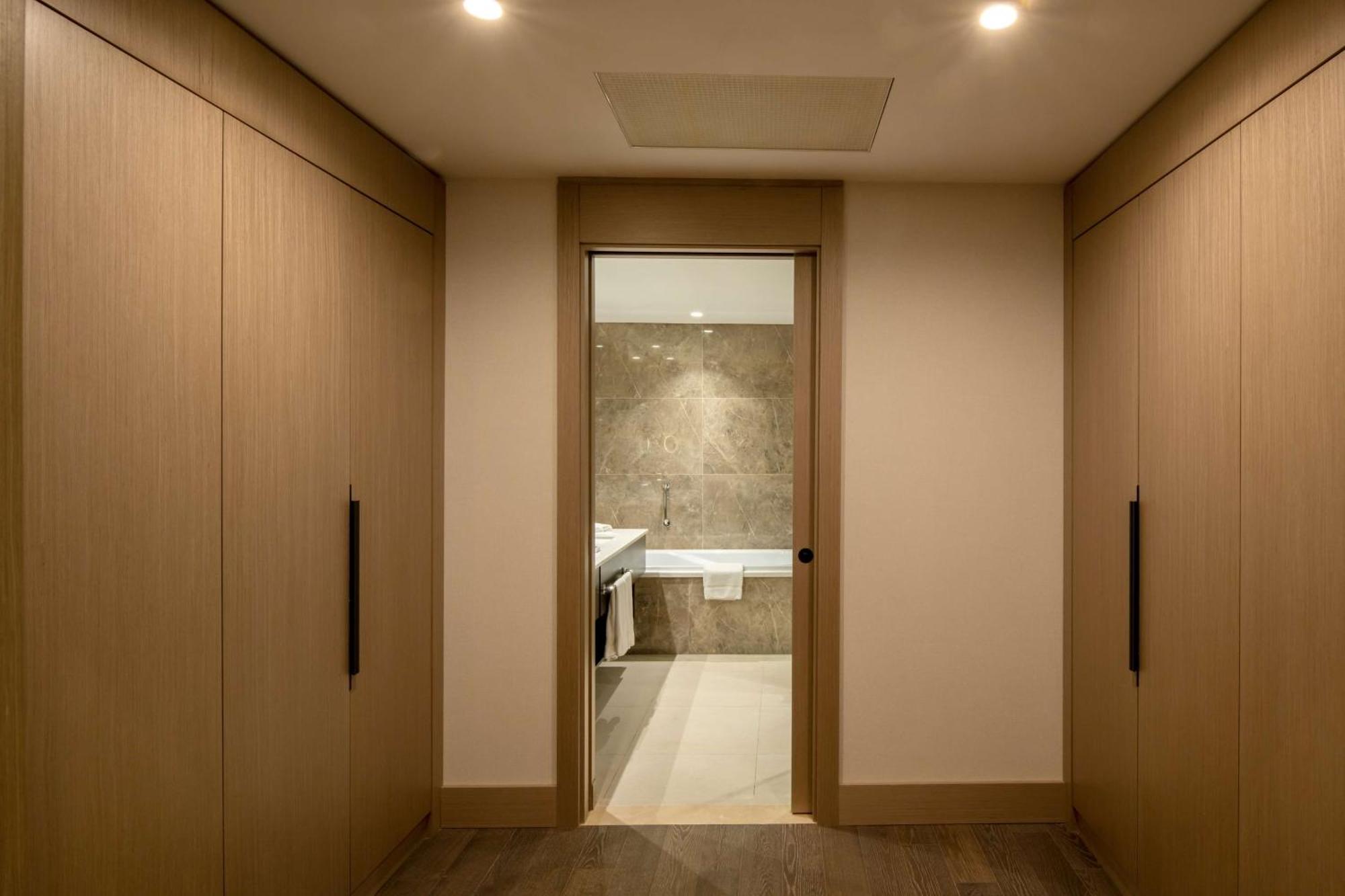 Hilton Mall Of Istanbul Exterior photo A walk-in closet